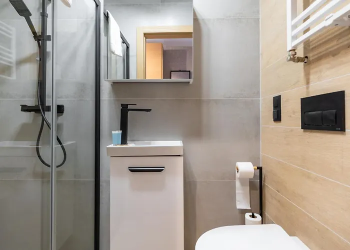 Reymonta 24 With Free Parking By Bookinghost Apartamento *